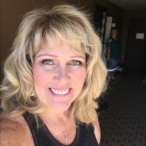 Meet your Posher, Debbie